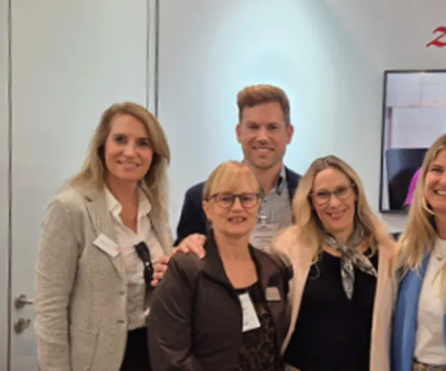 Zur Rose-Team vor Messestand
