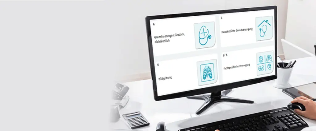 MPA travaille sur un ordinateur de bureau