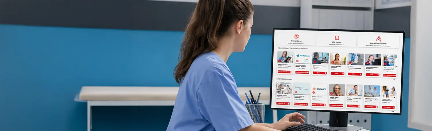 MPA macht eine Schulung am Computer