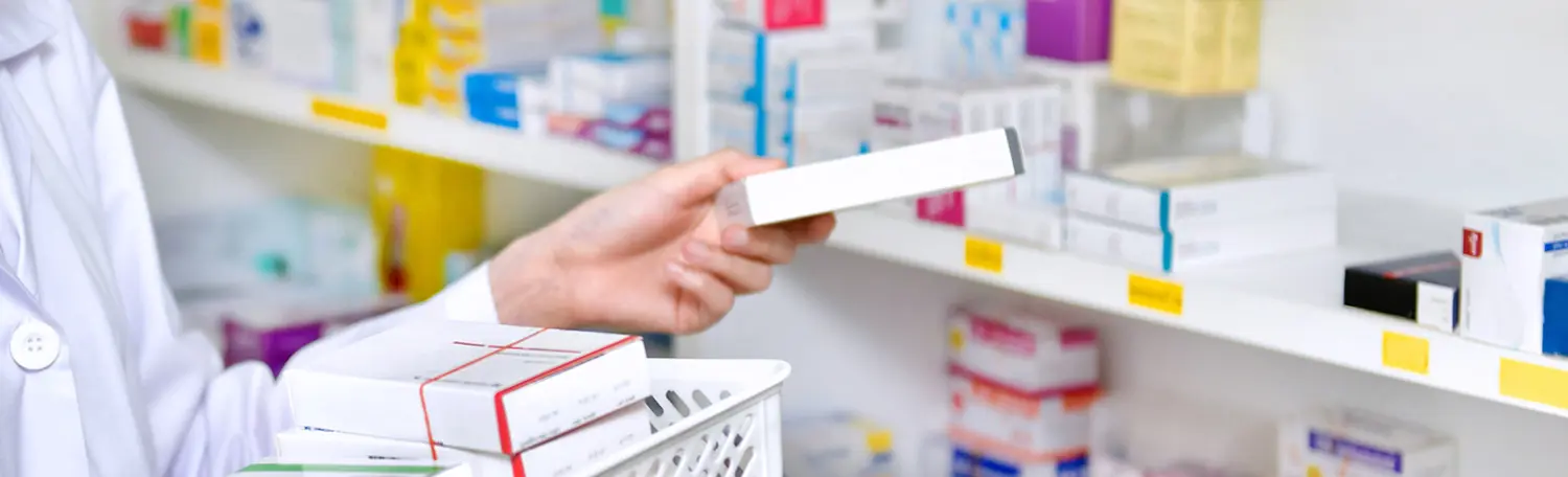 Einlagern von Medikamenten in der Praxisapotheke