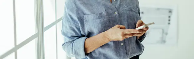 Person mit Handy