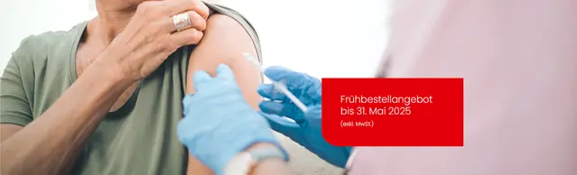 Patientin wird am Oberarm geimpft