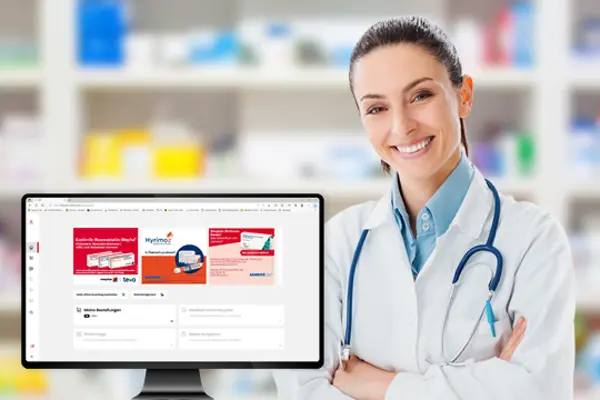 Ärztin neben Monitor mit Zur Rose Studio