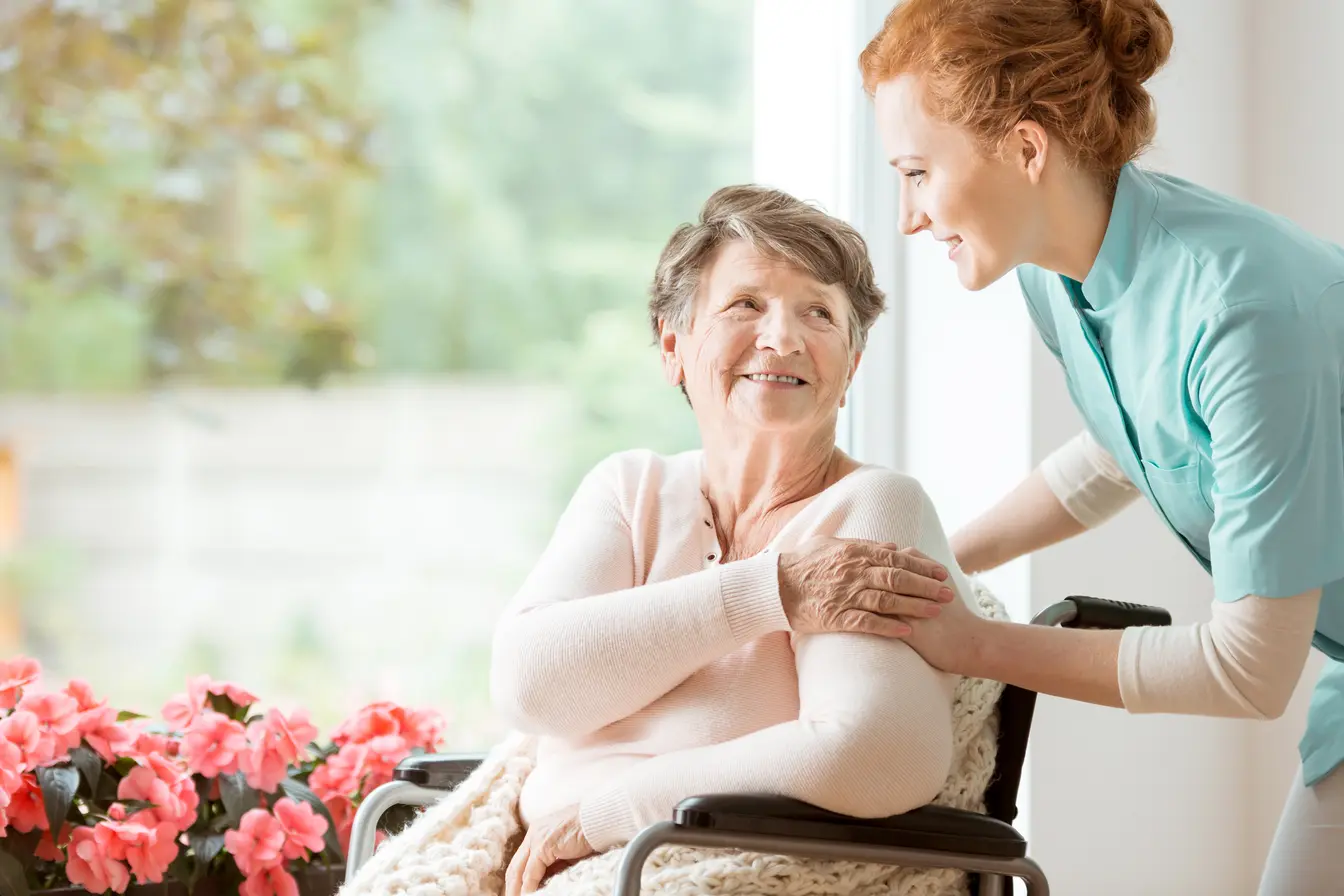 MPA mit Patientin im Pflegeheim